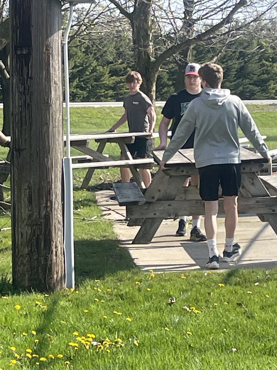 RHulse11's tweet image. First captains project for the 2024 Lancer football captains is underway! Lead by example and by service! #LancerFAMILY #1stLord#2ndTeam