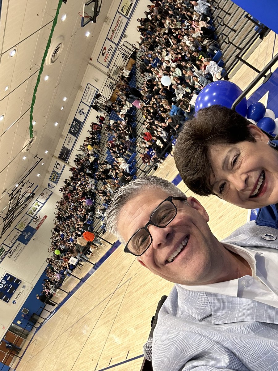 President Zulma Toro & Associate Dean of Student Life, Scott Hazan enjoying a moment with hundreds of new friends and future Blue Devils at Accepted Students Day! 💙🔱#CentralBound @CSCUnews @WTNH @WFSBnews @NBCConnecticut @FOX61News
