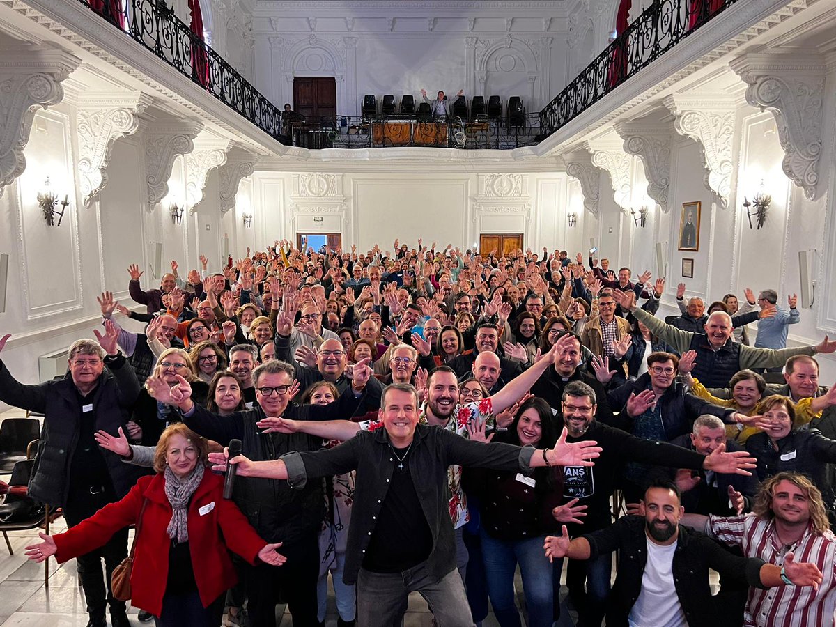 Foto fin de concierto en Toledo. Agradecidos a los ENS de la zona centro. Auditorio del Seminario Diocesano. 
#Toledo 
#musicacatolica 
#iglesiacatólica 
#PapaFrancisco