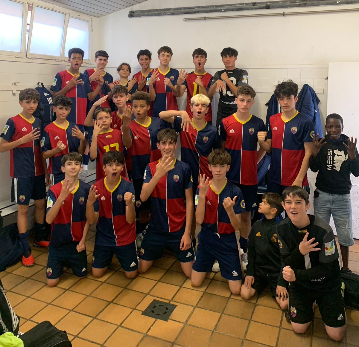 CEMercantil's tweet photo. 🔴🔵 INFANTIL "C"
🔵🔴
🏆1a Divisió
@CEMercantil 4 - @CFUCanrullRT 0.
⚽ Brian
⚽ Denis
⚽ Moha
⚽ Pol
#CEMInfC https://t.co/5I3Lj1mUFq