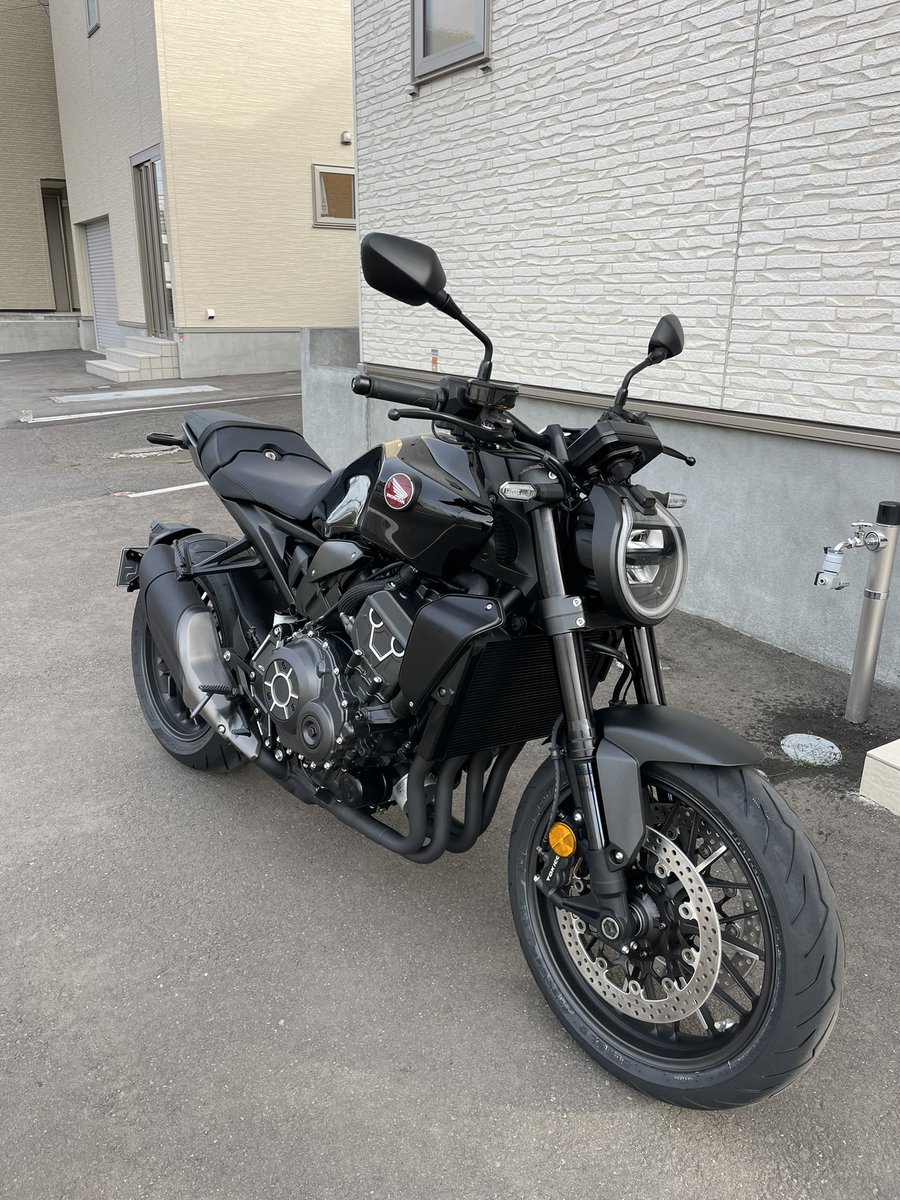 miyakotoha's tweet photo. ㊗️納車‼️

#cb1000r #honda 
#cb1000rblackedition
#バイク好きと繋がりたい https://t.co/0kDiTdZHaT