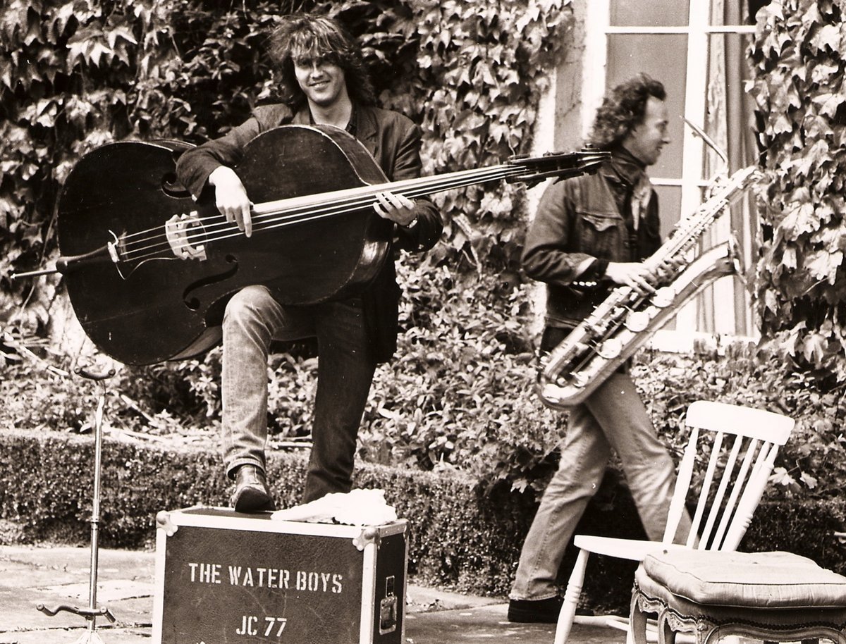 Just uploaded to #TheWaterboys Patreon THE BRITCHES FULL OF STITCHES / CAROLAN'S CONCERTO #FishermansBlues outtakes from Spiddal House, featuring De Danaan. To subscribe or check us out free for a week, click: patreon.com/posts/britches…