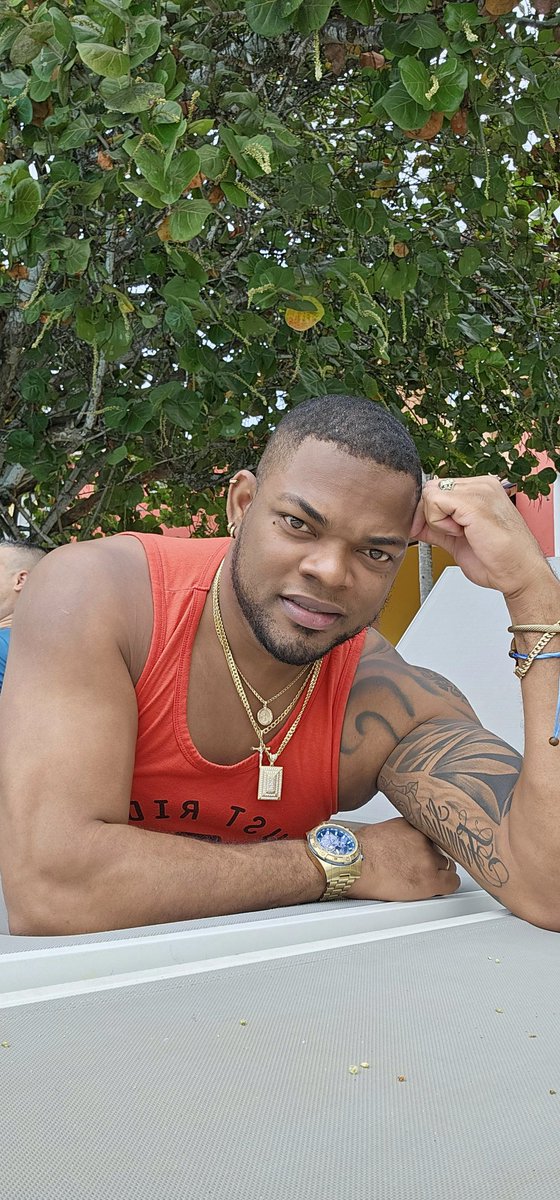 Elvis Santo tweet media