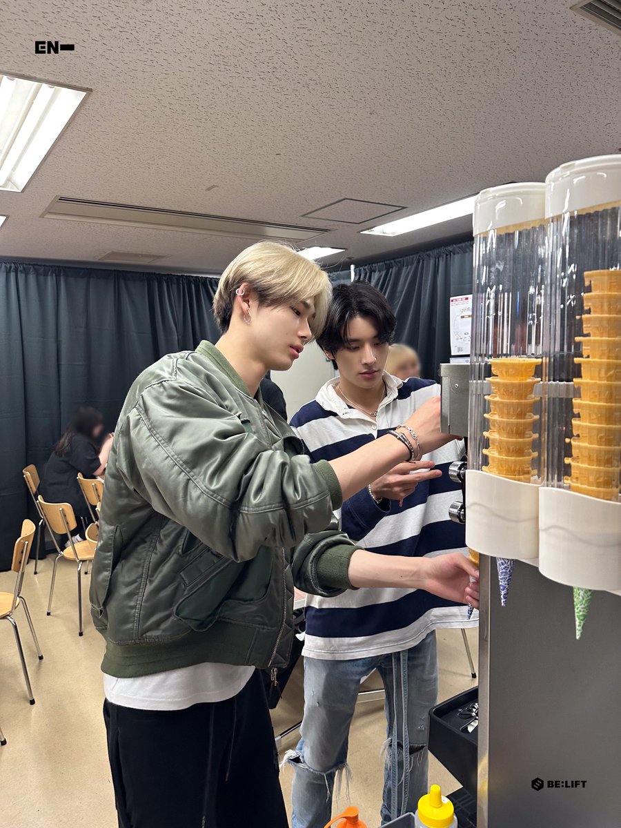 enhypenupdates's tweet photo. (14/39)

@ENHYPEN_members @ENHYPEN #ENHYPEN #엔하이픈 https://t.co/oCM8XyrW1P