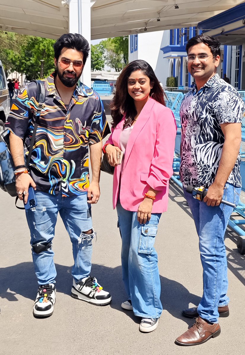 Today's meet with @SachetParampara @sachet_tandon @ParamparaTandon at Jodhpur Airport....
#sachetparampara #jodhpur #jodhpurairport #dixitparihar #bollywood #bollywoodcouple #singer