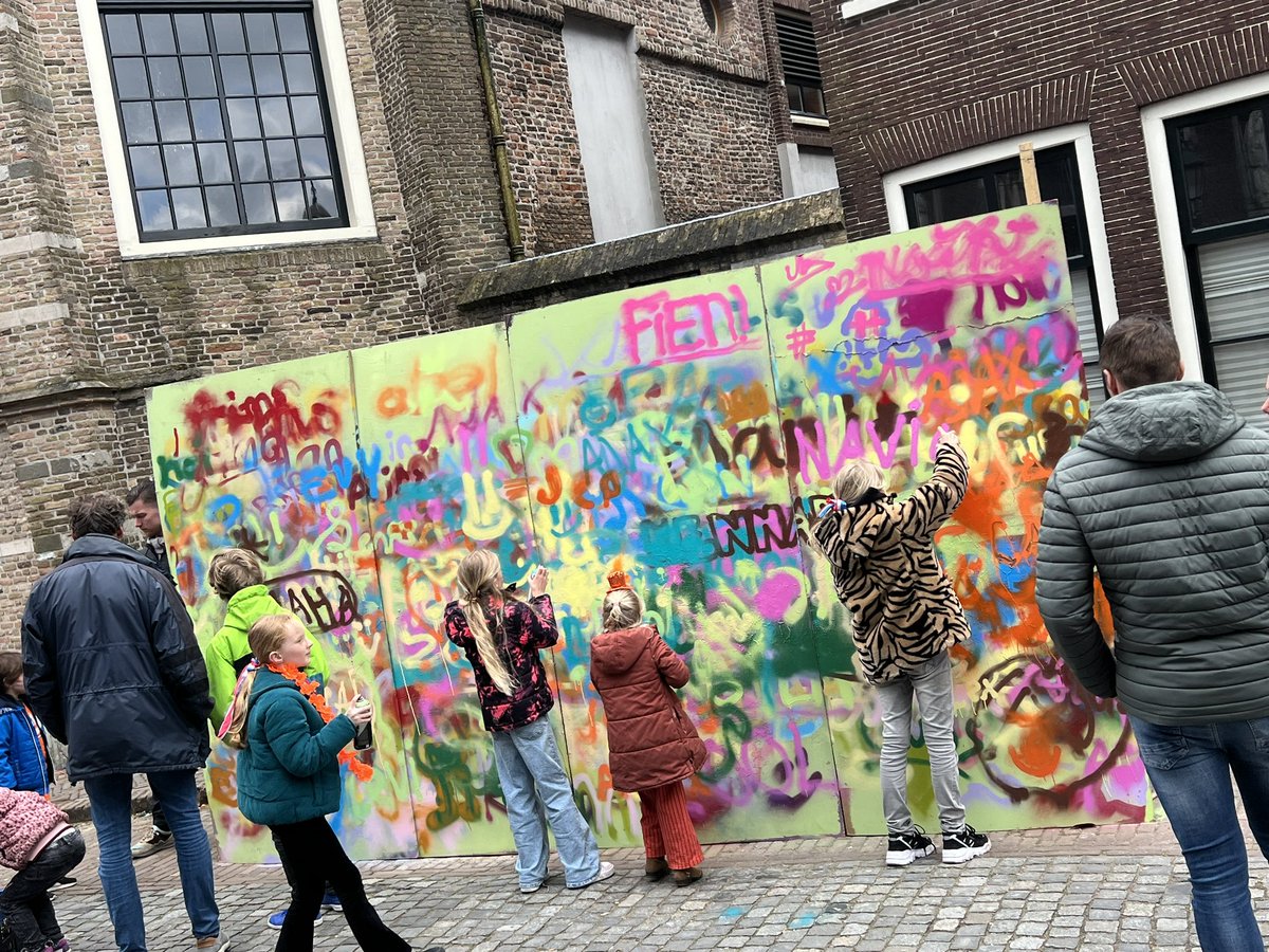 Heerlijke dag, Koningsdag in #Oudewater Top sfeer, goed georganiseerd! Op bezoek bij onze senioren. Was onderdeel van de surprise-act! En geniaal van Oranjecomite Oranje Boven: de ‘Kijk eens wat ik kan’- activiteiten voor kinderen. Dat smaakt naar meer! #oudewater @GemOudewater