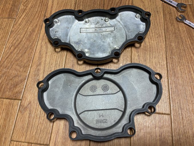 よなか。明日のもてぎ行き準備の為、例の中華エンジンをちくっとバラして覗いてみたんですが…予想通りでもあり予想以上のとこもあったりとなかなかに楽しめますな(‾▽‾;) 検分したら売っ払うつもりでしたが惜しくなってきましたw 