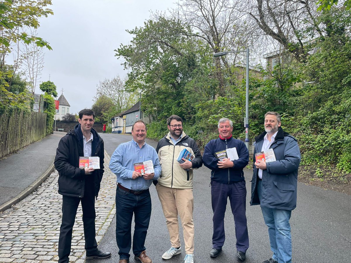 ThomasFTurrell's tweet photo. Packed day today. Great to join @PeterTFortune in #Bromley, @DavidEvennettMP in #Bexleyheath, @richardjmark in #Belvedere and then @GemmaJTurrell in #Shortlands. Only 6 days left 🗓 #TurrellonTour https://t.co/VRtOyuNWs5