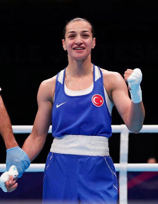 Sırbistan'da düzenlenen Avrupa Boks Şampiyonası'nda altın madalya kazanarak üst üste üçüncü kez Avrupa şampiyonu olan milli sporcumuz Buse Naz Çakıroğlu'nu gönülden tebrik ediyor, başarılarının devamını diliyoruz.