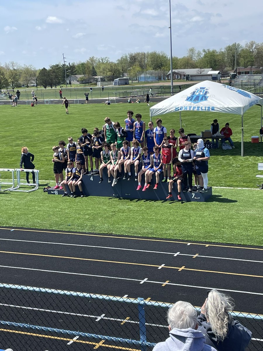 phjhtrackfield's tweet photo. Boys 4x1 finishing 1st with an invite  record of 49.43 https://t.co/9ENX124vF9