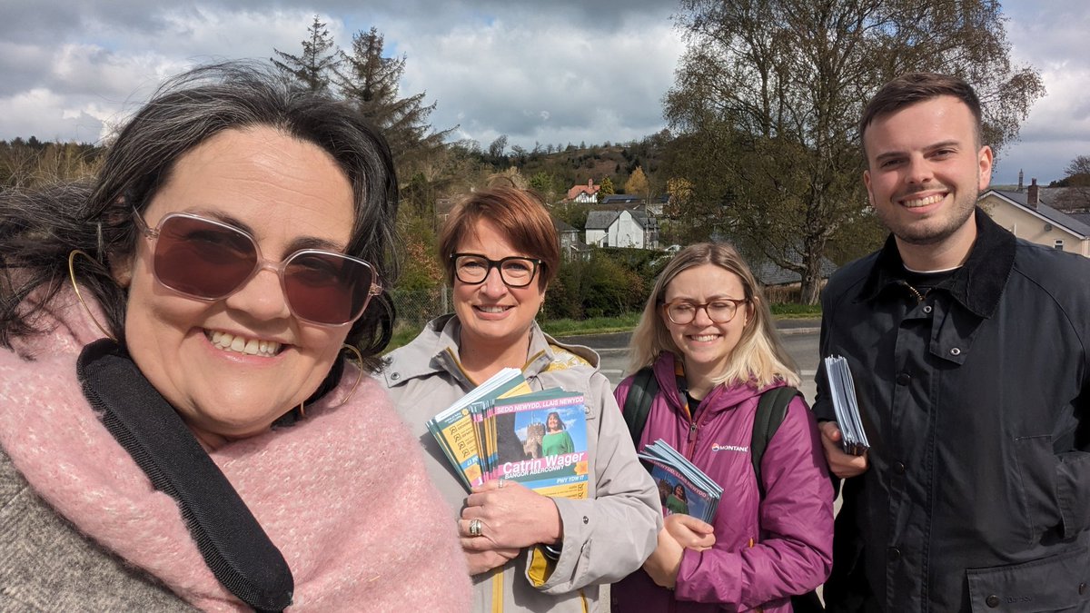 What a welcone! Thanks Llangernyw and Llansannan! Fab day chatting to residents One message came across loud and clear - we need a strong voice fighting for Wales, whoever is in government. That voice is Plaid Cymru ❤️🏴󠁧󠁢󠁷󠁬󠁳󠁿💪