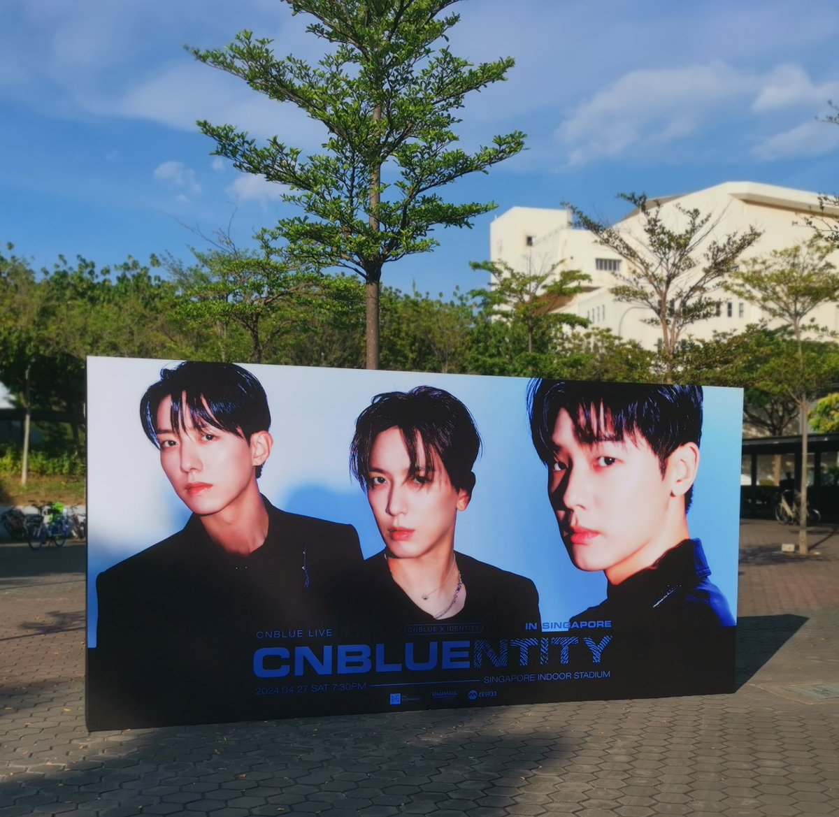 slow88's tweet photo. The problem with watching a @official_CNBLUE concert is that it's addictive. You'll want to watch the live performance of @JYHeffect @MR_KANGGUN @MentalShin over &amp; over &amp; over again #CNBLUEInSINGAPORE https://t.co/BsmLa9fJYt