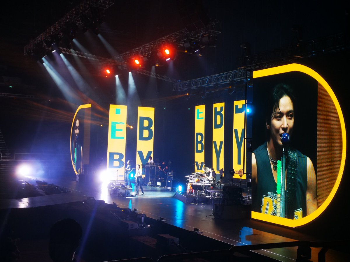 slow88's tweet photo. The problem with watching a @official_CNBLUE concert is that it's addictive. You'll want to watch the live performance of @JYHeffect @MR_KANGGUN @MentalShin over &amp; over &amp; over again #CNBLUEInSINGAPORE https://t.co/BsmLa9fJYt