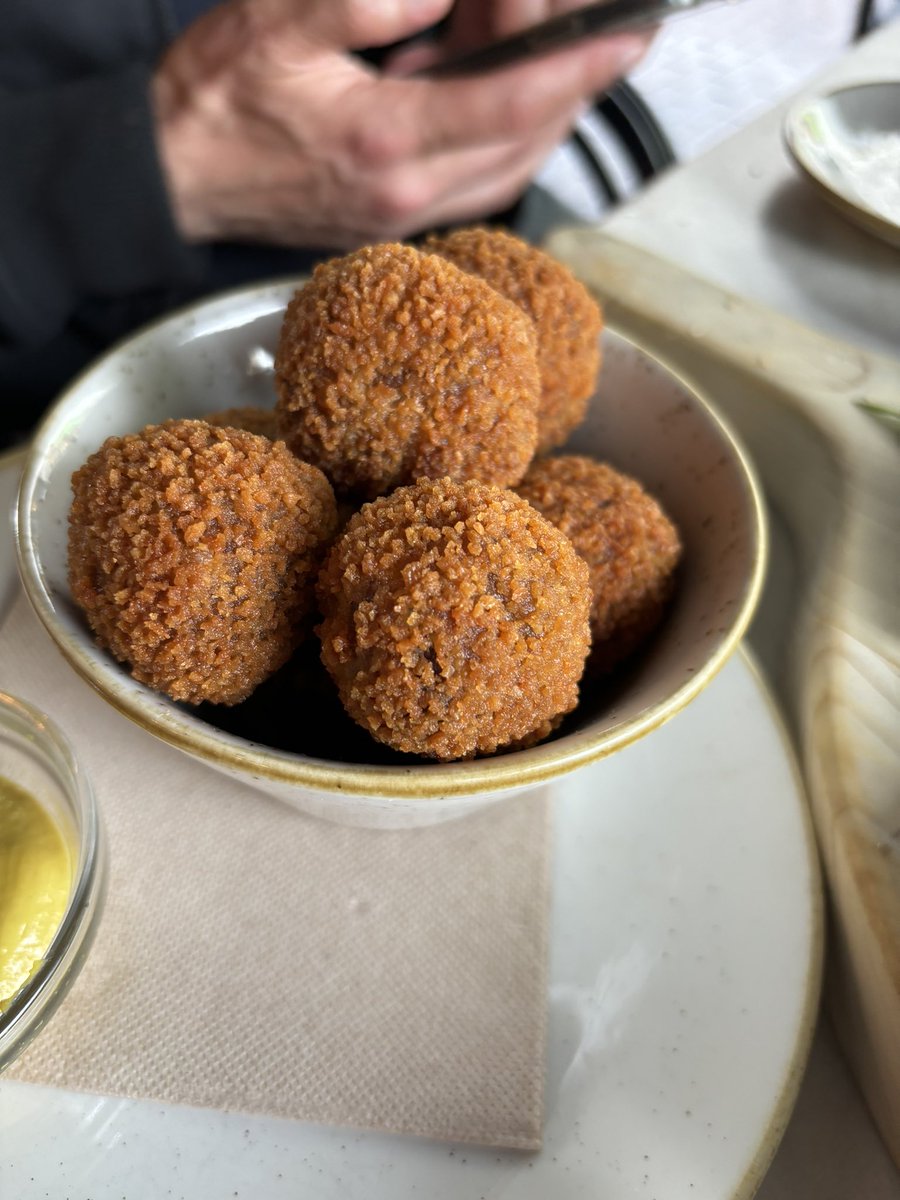 Wat is Koningsdag zonder een terrasje pikken mét bitterballen? @Bitterbal_NL