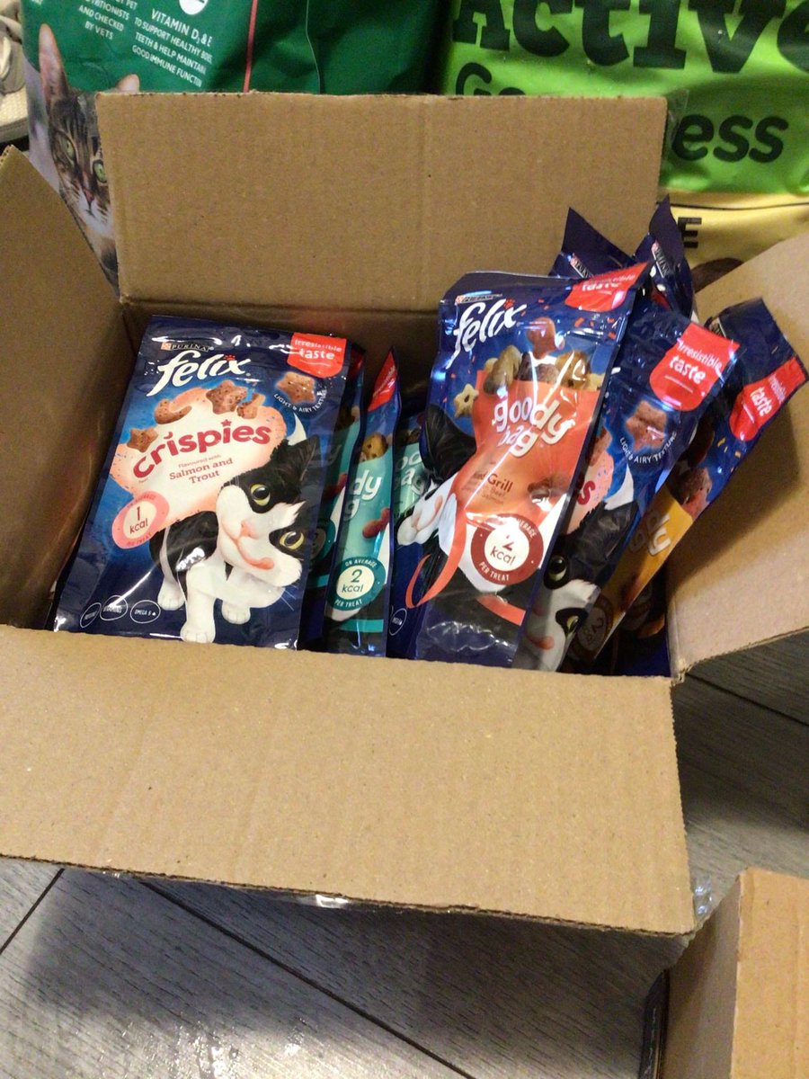 bank_uk55049's tweet photo. Mrs Hughes, has sent us all this pet food as a donation from our Amazon Wishlist. To say we are overwhelmed is an under statement. We can't say how grateful we are. This will help so many pets. Massive massive thankyou #KindnessMatters #PetsAreFamily #CatsOfTwitter #catlovers https://t.co/ePOOQ7RBzr