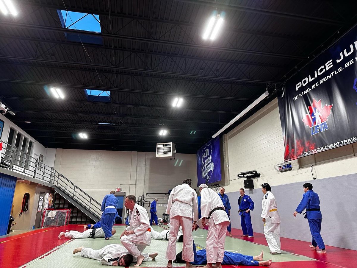 Police Judo tweet media