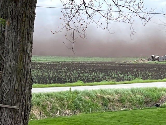 bsteffen's tweet image. This pic. looks like the old Dust Bowl pics. from the 1930s.  This is blowing dirt/dust today in the muck fields near Hudsonville MI (pic. from Jean Schreur).  Gusts have reached 45 mph and it will stay windy this PM.  #miwx #wmiwx