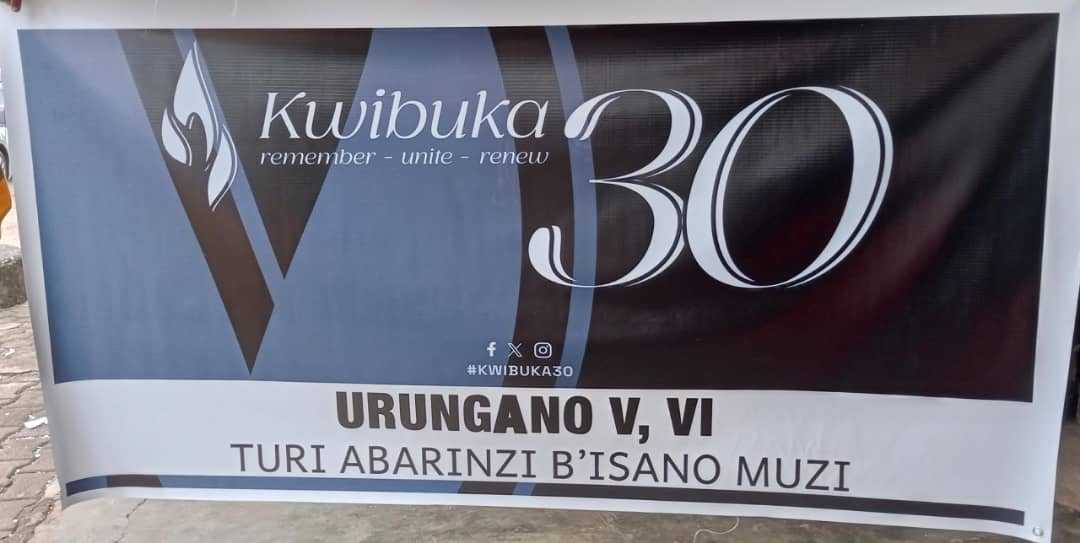 None kuwa 27 /04/2024 urubyiruko ruhuriye murungano V& VI basuye urwibutso rwa murambi mu karere ka nyamagabe mucyahoze ari Gikongoro aho basobanuriwe amateka yaranze murambi mugihe cya genocide ya korewe abatutsi  1994 

#TWIBUKE_TWIYUBAKA
#Kwibuka30