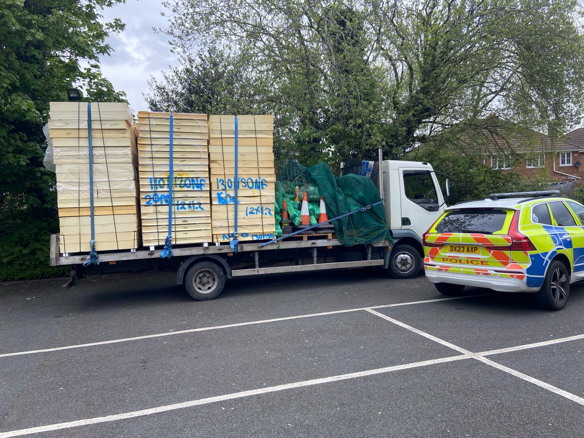 Officers from Shift 1 and Shift 2 Neighbourhood Teams have worked collaboratively targeting our road network within South Staffordshire. As a result, a number of vehicles have been seized as well as Stop Searches being conducted under the Misuse of Drugs Act #StopSearch #Fatal5