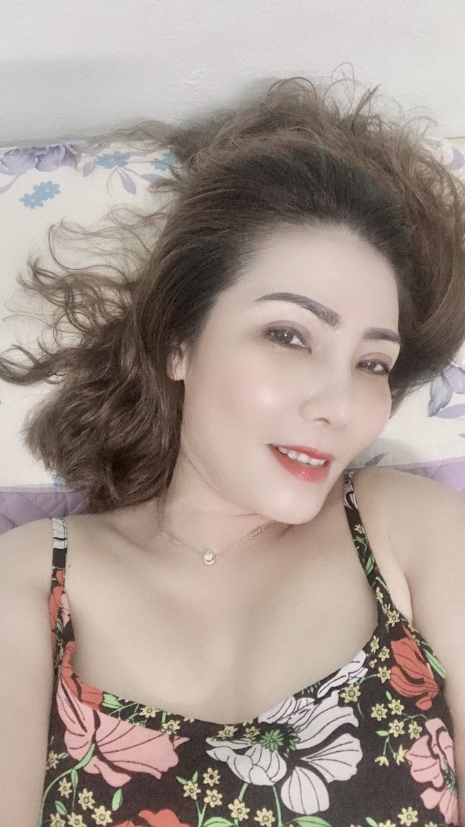 nghoagvy's tweet photo. Ngủ đi 💋
Nếu không ngủ được thì vào với chị 👇🤭♥️ https://t.co/6k2p52ux1Q