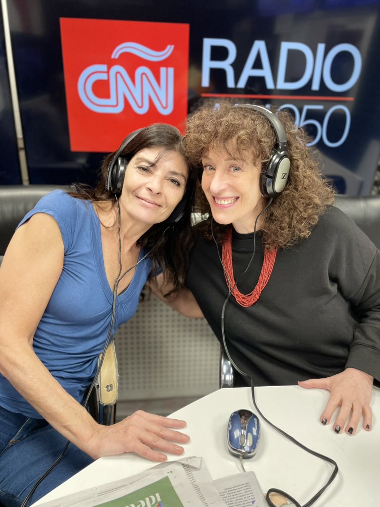 Pasamos con @juliazenkok por @cnnradioarg 🎙️ con @MariaArecesok donde contó que este año lanzará su primer libro 📕 @Galernalibros @CaroDiBella #noticias #entrevistas @phcomunicacion