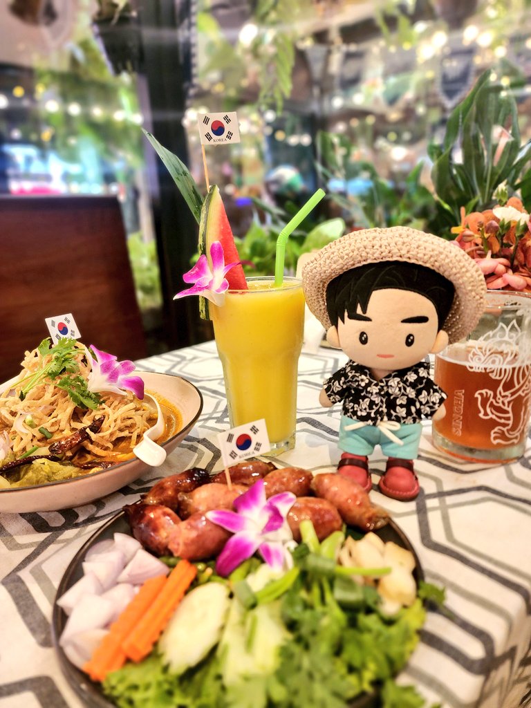 pyo_hero's tweet photo. 🇹🇭 
38~39도..
이 더위에 땀한방울 안흘리는 니가 부럽ㅋㅋ https://t.co/I3W07FNkz4