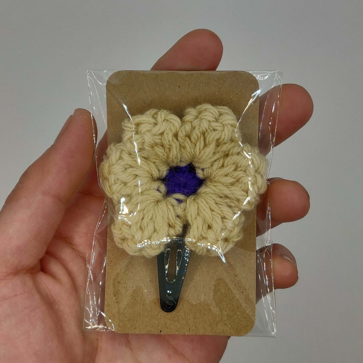 Beige - Purple Flower Barrette - $7.50.
guelphmarket.com/products/beige…

Tag a friend or give this share! 

#crochet #canadianbusiness