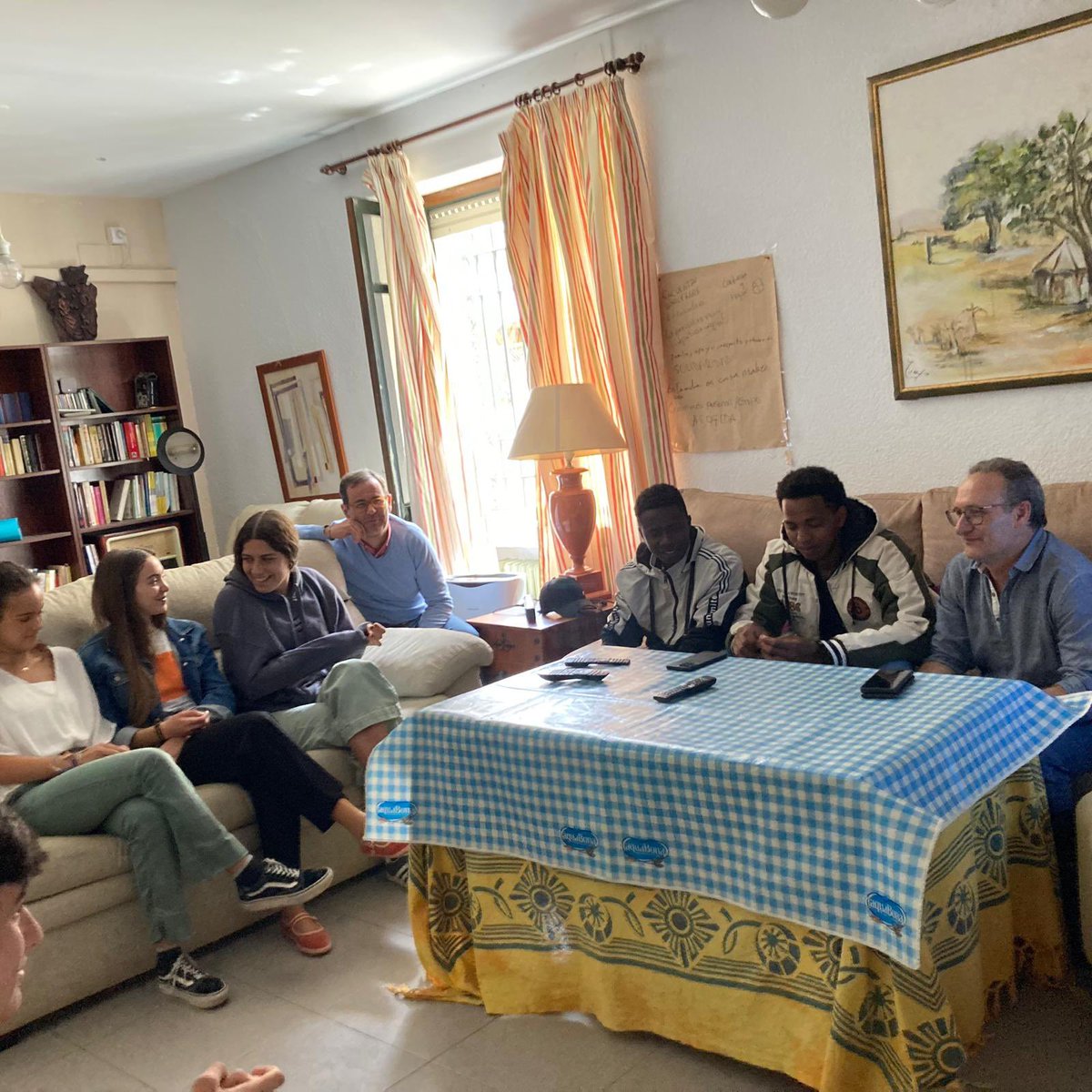 Hoy en el Voluntariado José Mula, del proyecto Nazaret de <a href="/CaritasSevilla/">Cáritas Sevilla ✳️</a> nos ha conducido desde las causas de la migración, pasando por la rutas migratorias, los muros y trabas tanto burocráticos como sociales que se encuentran las personas migrantes que viven entre nosotros.