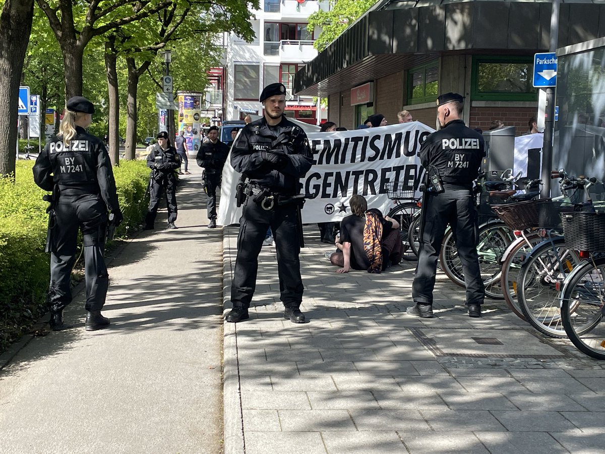ronaldqema's tweet photo. #noAfD 
📍Partnachplatz, Munchen https://t.co/sLzlc1wvgy