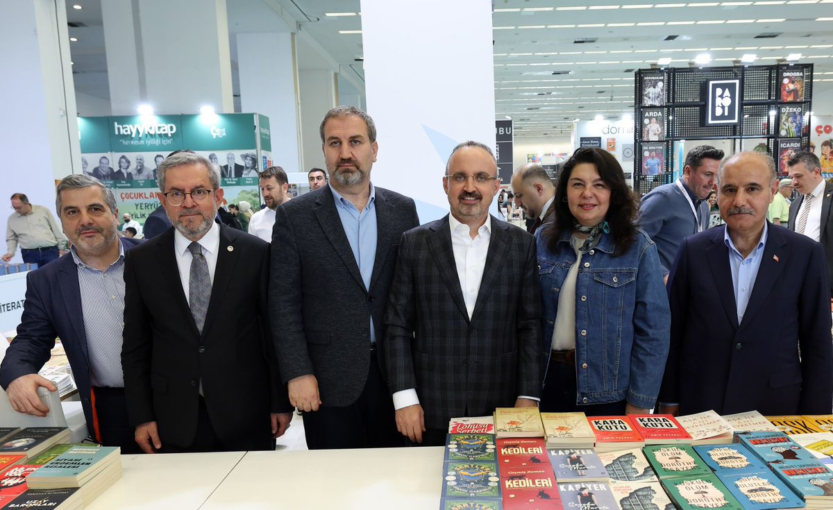 📍Ankara Kitap Fuarı / Ato Congresium “Durup Düşününce” kitabıyla okurlarıyla imza gününde buluşan mesai arkadaşım İçişleri Bakan Yardımcımız Sn. Bülent Turan’ı, oğlum Kerem ile birlikte ziyaret ettik. Kaleminize ve emeğinize sağlık Sn. @turanbulent