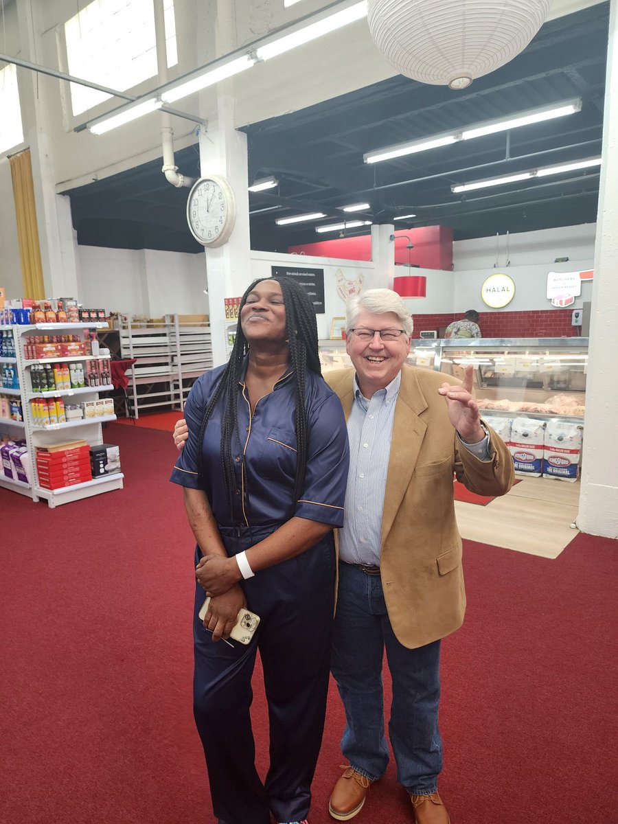 The 1st Vice Chair of the GA GOP is in these STREETS and they absolutely ❤️him. Brian K Pritchard was spotted in South Fulton County connecting with Black Business Owners. Let’s go Georgia 🍑!