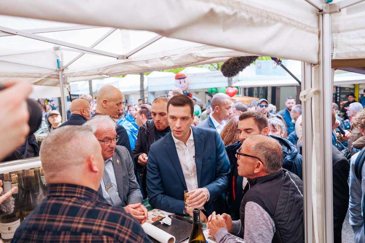 🙏🏻 Merci aux Icaunais pour leur accueil aujourd’hui à la foire de Sens, et nos députés @DanielGrenon89 et @JulienOdoul pour leur présence. Le 9 juin, mobilisez-vous contre l’effacement de la France, affaiblie par sept années de macronisme. Si le peuple vote, le peuple gagne !