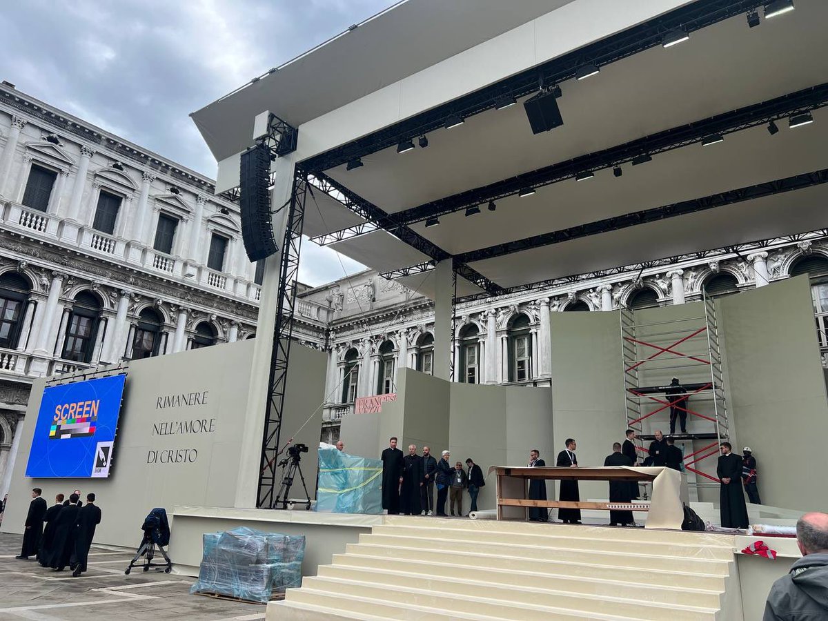 La Città si appresta ad accogliere #Papa Francesco! Ultimi preparativi in corso per la visita del Santo Padre a #Venezia. Grazie a tutti coloro che stanno lavorando per questo evento storico, atteso con trepidazione da migliaia di fedeli. #PontifexVenezia