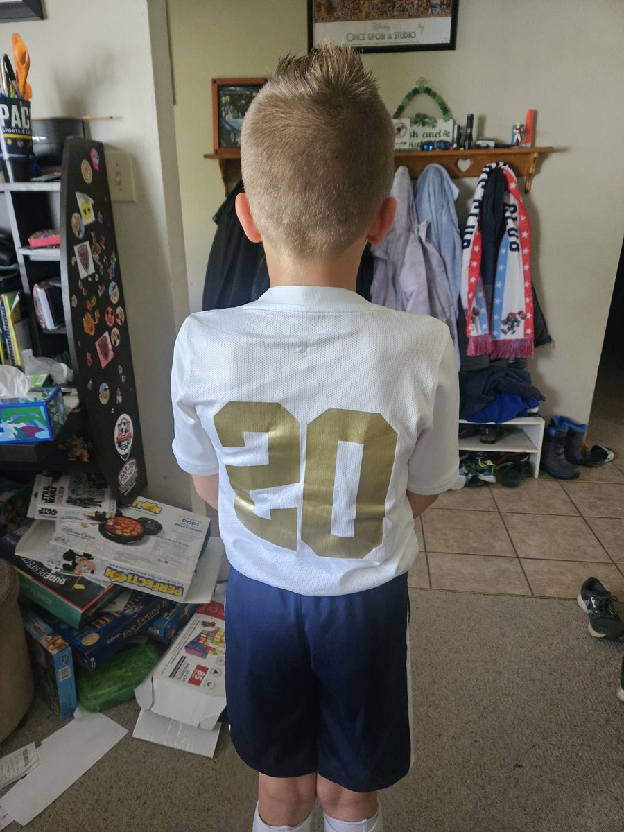 k_bogle's tweet photo. @Jayden_bogle our Bogle repping #20. #footballislife Good luck today https://t.co/ORk7NwMenF