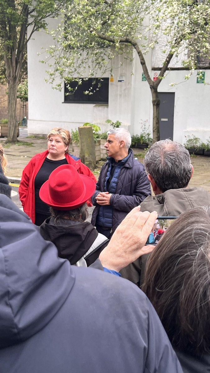 All delighted when @SadiqKhan turned up at our canvass in Caledonian Ward today! With our MP @EmilyThornberry too… We say… #VoteLabour #VoteSadiq #VoteSem @UKLabour #Caledonian #Islington @IslingtonLabour