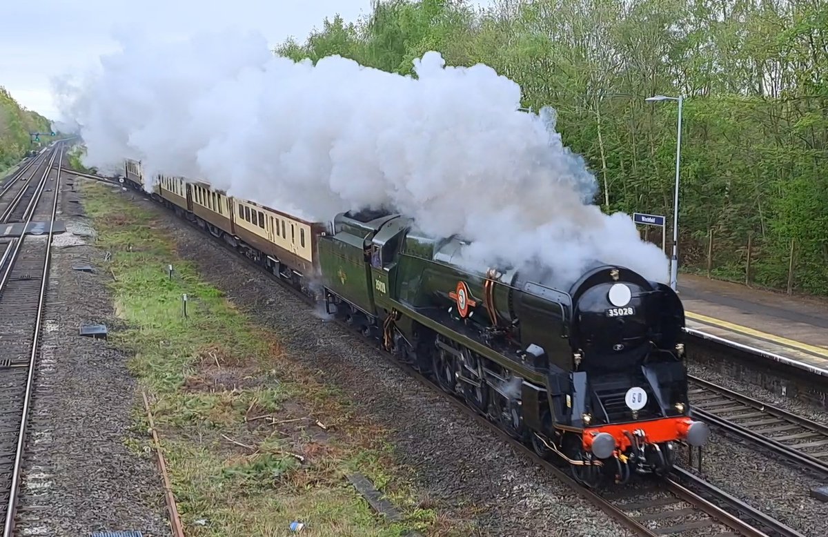 AlanCK8's tweet photo. @ClanLine28 as seen this morning at Winchfield. Looked and sounded superb.  A credit to all who got her back here.  👏 https://t.co/xrP8aibuzJ