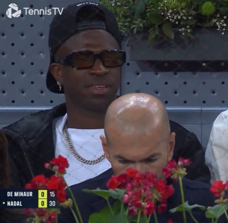 Vinicius et Zidane au match de Rafa Nadal 🤍