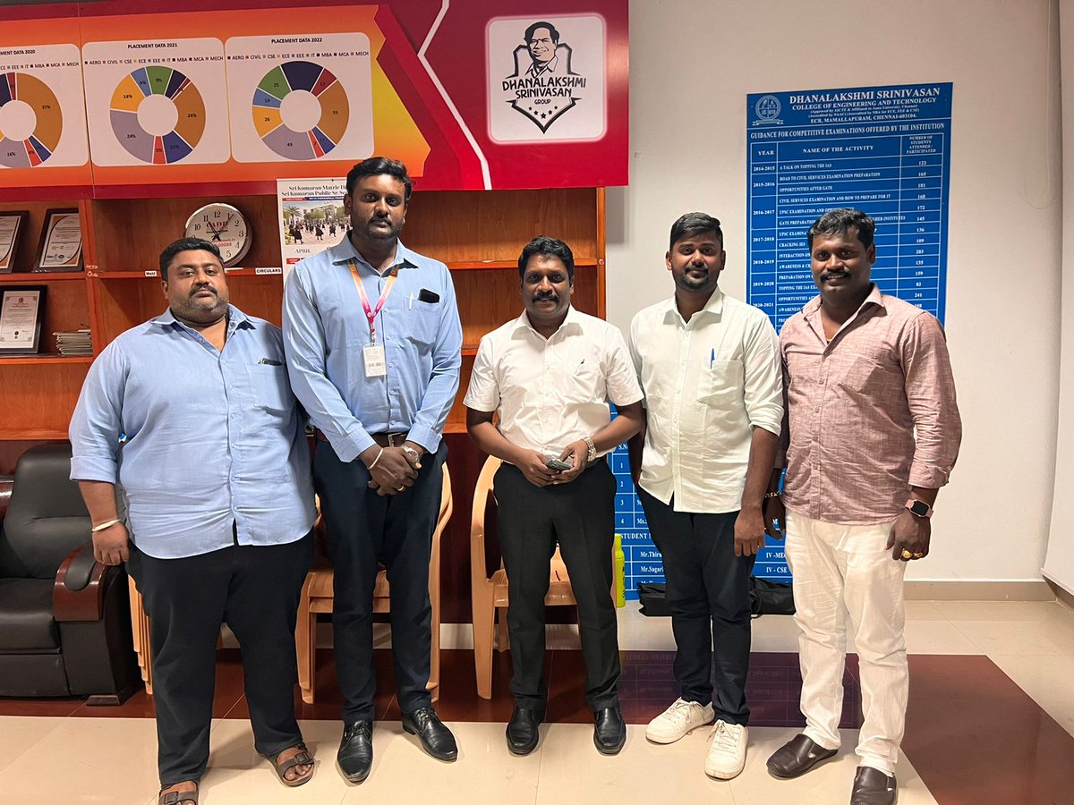 UnityofYouth's tweet photo. இன்று தனலஷ்மி ஸ்ரீனிவாசா கல்லூரியில் உள்ள நாட்டு நலப்பணித்திட்ட மாணவர்களுக்கு  யூனிட்டி ஆப் யூத் ஃபவுண்டேஷன் நிறுவனர்   திரு.விஜய் அவர்கள் நாட்டு நலப்பணித் திட்டத்தின் முக்கியத்துவமும் அதன் மேம்பாடு பற்றிய தகவல்களையும், தன்னார்வலர்களாக இருந்து சமூக ஆர்வலராக மாறுவதற்கான வழிகாட்ட https://t.co/4hfzgHmS64