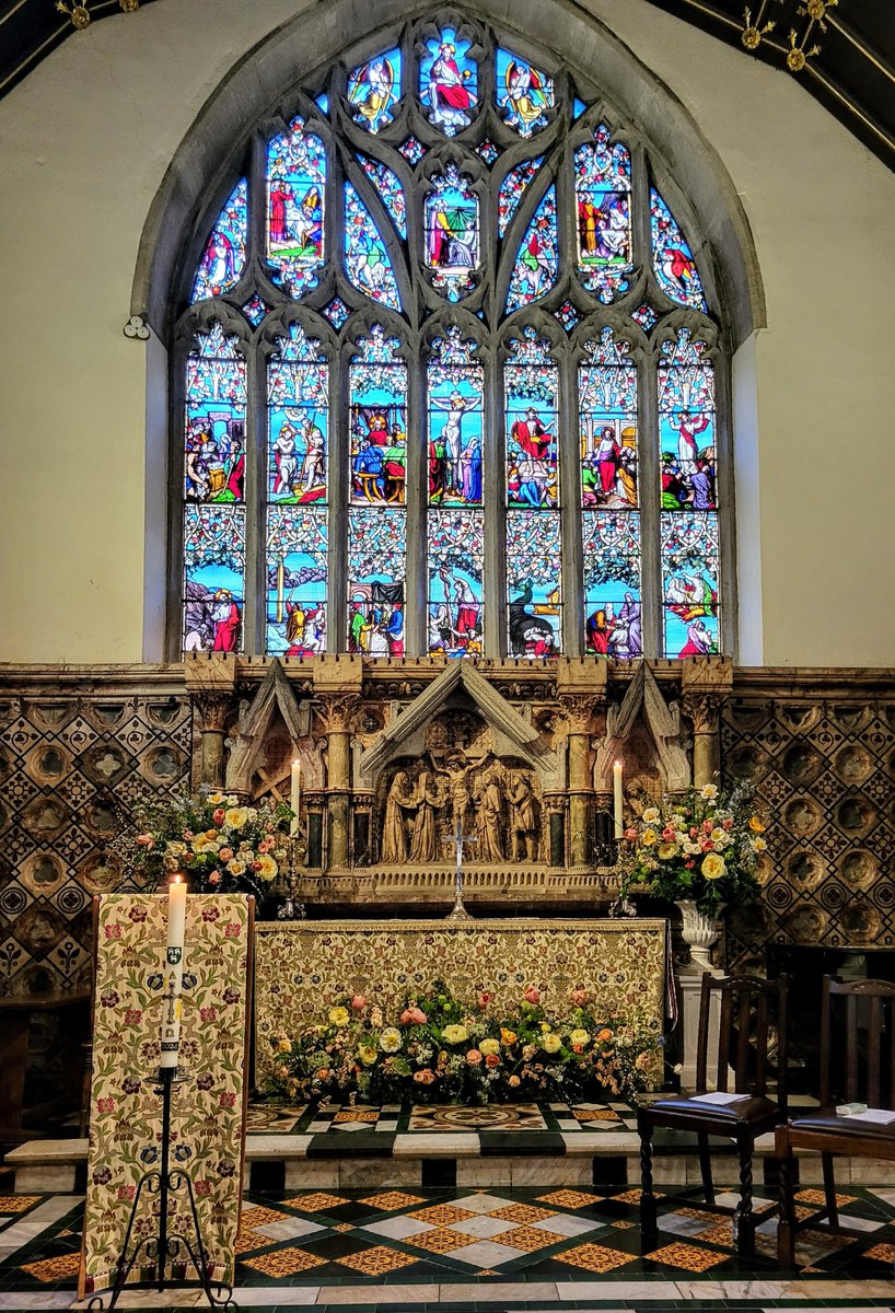 Chapel @JesusOxford looking resplendent for the first wedding of the season!