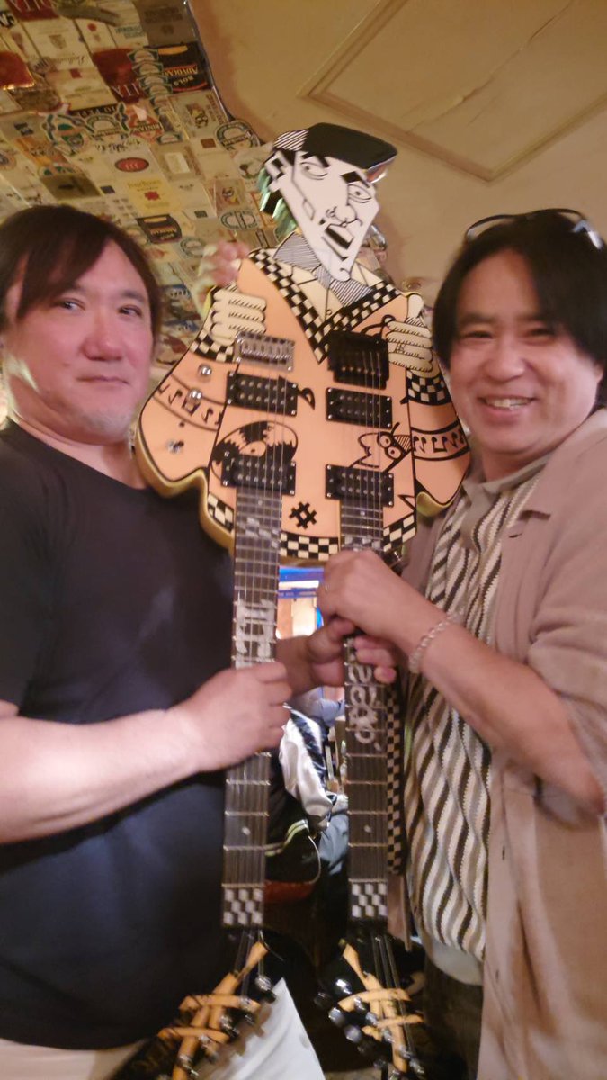 indrah_p's tweet photo. #CheapTrick
#CheapTrack
#tributeband
#guitar
凄い出来栄え。
#チープトリック のトリビュートバンドのギタリストが持っているギター!
なかなか素晴らしいと思うのです! https://t.co/KvgpizfYwK