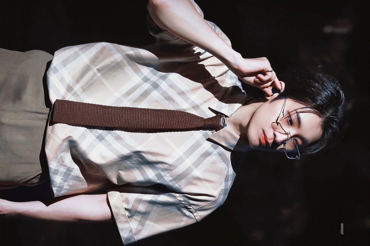 WonuneunGoyangi's tweet photo. 240427  FOLLOW AGAIN TO SEOUL 

원우 덕분에 매일 매일 행복해

#원우 #세븐틴  #WONWOO #SEVENTEEN 
#ウォヌ https://t.co/wro9rK6pR5