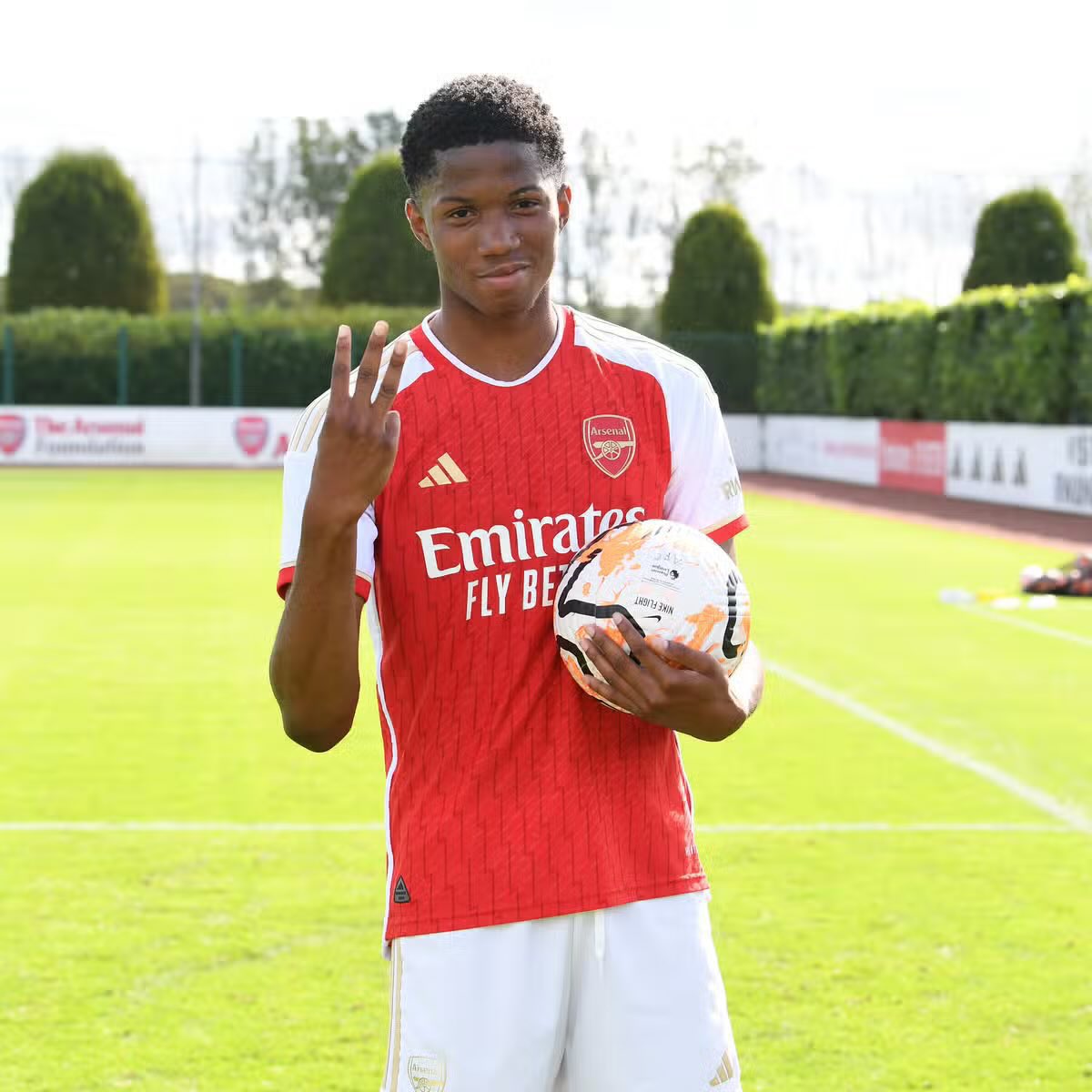 Chido Obi-Martin (16) in his last seven matches for Arsenal U18s: ⚽️⚽️⚽️⚽️ vs. Crystal Palace ⚽️⚽️⚽️⚽️ vs. Fulham ⚽️ vs. West Brom ⚽️⚽️ vs. Brighton ⚽️⚽️⚽️⚽️⚽️ vs. West Ham ⚽️ vs. Aston Villa ⚽️⚽️⚽️⚽️⚽️⚽️⚽️ vs. Norwich City Remember the name. 💎