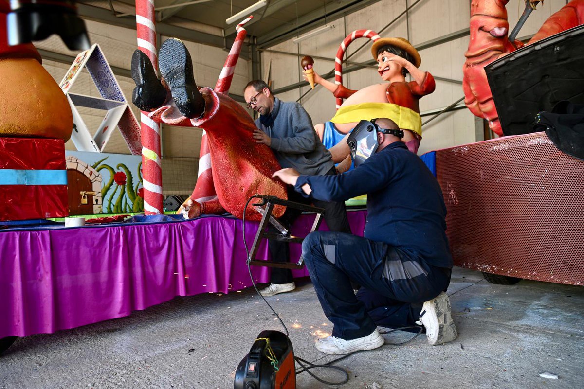 Vous êtes prêts ? 🥳 Les communes du @pays_ajaccien, @mairiesartene et Bastelicaccia vous donnent rendez-vous demain pour le Carnaval d'Ajaccio ! 👧🏼 13h00, ouverture du village des enfants 🎉 15h00, départ du corso depuis la place Abbatucci !