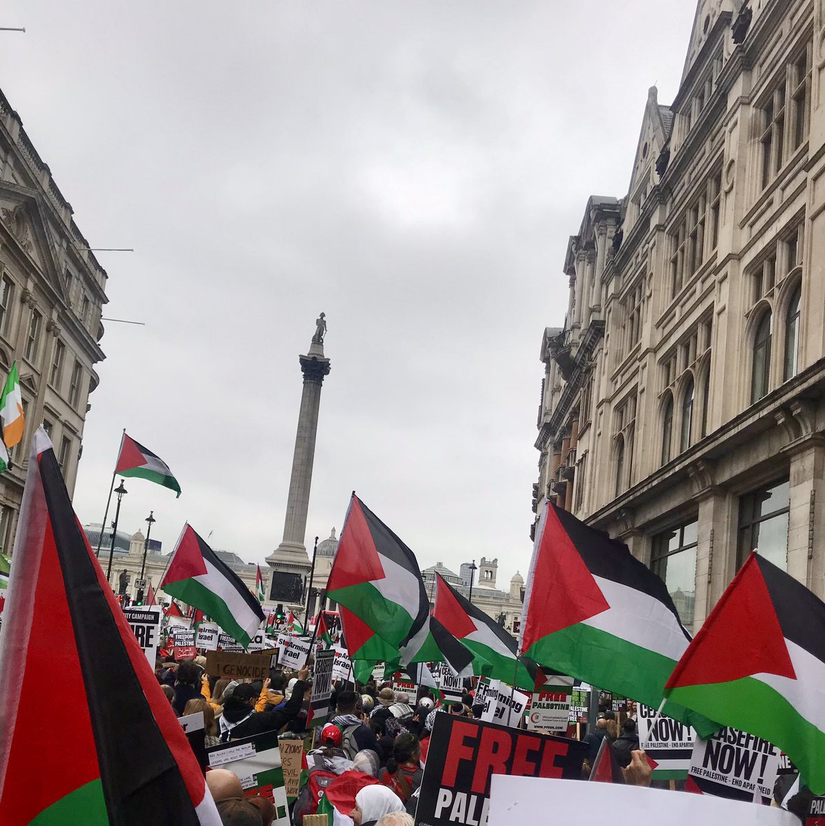 These protests aren’t getting any smaller.
Piccadilly filled with people. More flags and more banners and placards every time.
#StopArmingIsrael