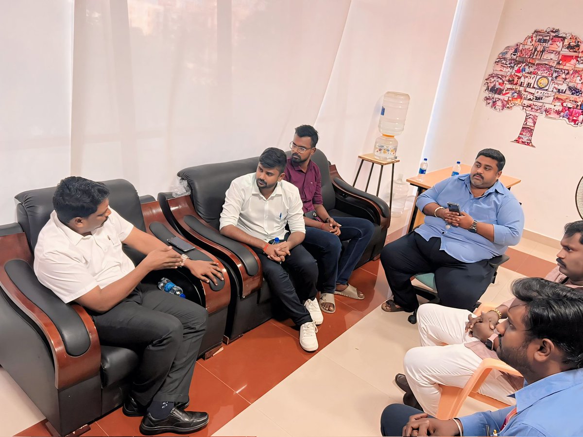 UnityofYouth's tweet photo. In our recent meeting, the Founder and Managing Trustee of the Unity of Youth Foundation met with Mr. Elanchaliyan IPS to discuss UOY's achievements and present our future

 With your support and involvement, we can ensure the continued growth and success of UOY. https://t.co/r23rvkqh6f