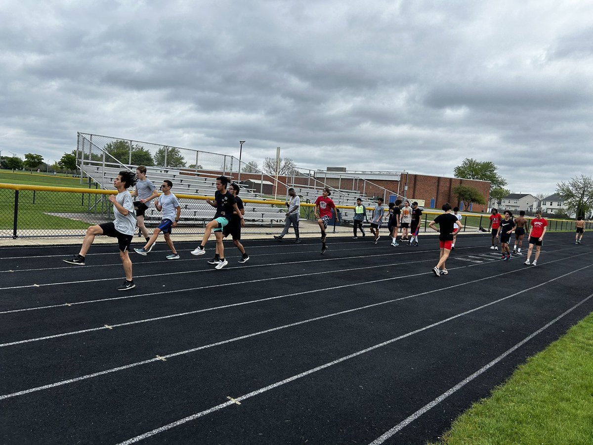 Meet Canceled yesterday?? Can’t use our home Track because of Soccer tournament?? WE ADAPT! Workout out on @RunAddams track!! #ChampionshipCharacter #NoExcuses 💀🏴‍☠️💀🏴‍☠️