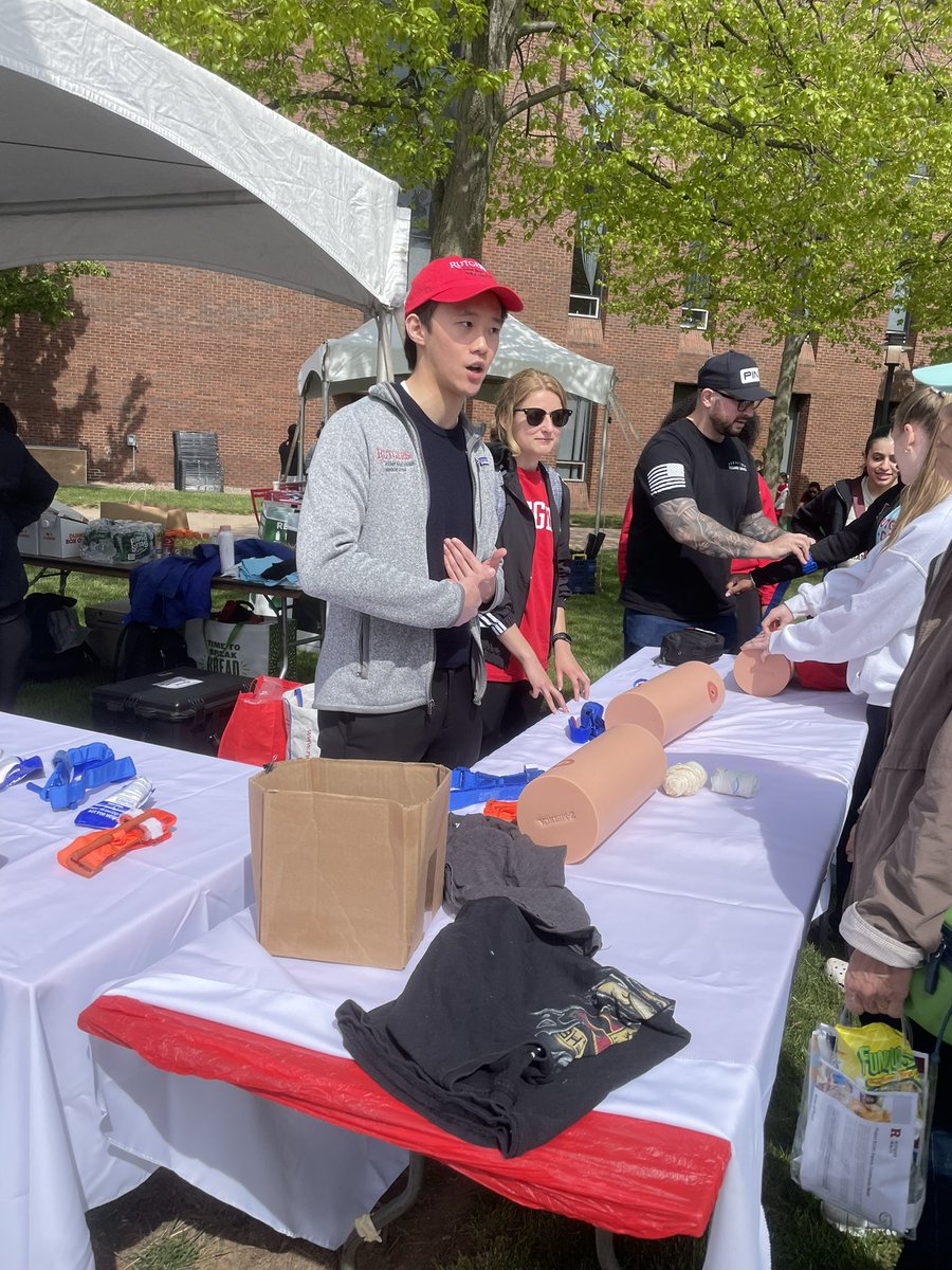 Happy #RutgersDay2024! Come by our booth on Busch Campus in the Health Village to learn the life-saving techniques of @StopTheBleed!✨🩸 @A_Teich @michaelrallo95 @rachelcary025 @rwjsurgery @RutgersU @RWJMS @Rutgersday