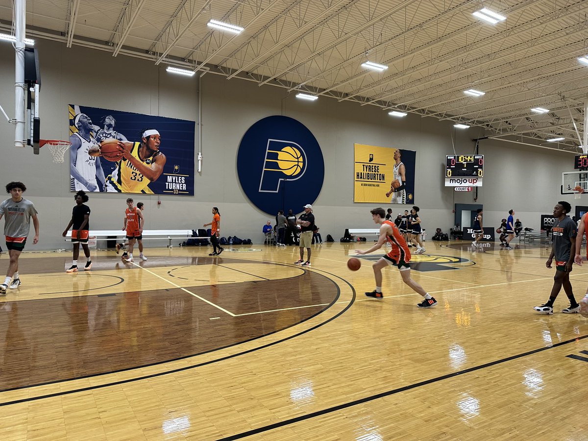 Here at the Indy Jam Fest to watch #Purdue target Trent Sisley and a loaded Indiana Elite squad. 2025 four-stars Braylon Mullins and Malachi Moreno also in attendance. @BoilerUpload