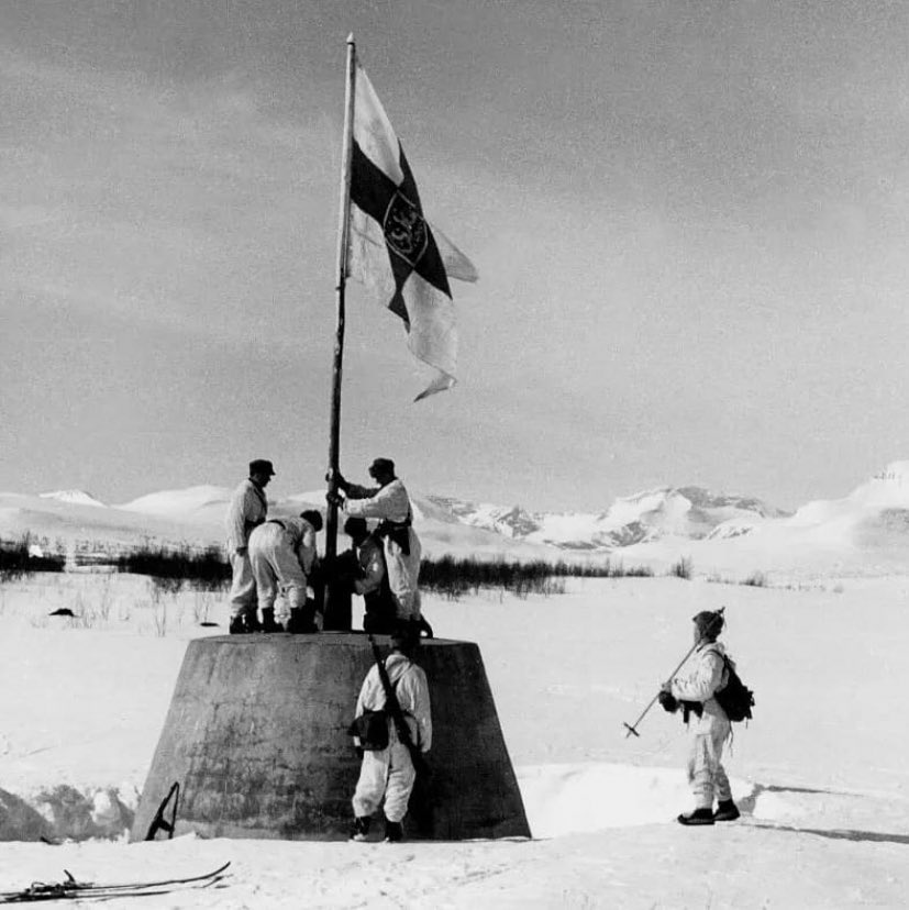 1945’te bugün: Finlandiya ile Nazi Almanyası arasındaki Lapland Savaşı, ülkedeki Alman kuvvetlerinin Norveç’e itilmesiyle sona erdi. Lapland Savaşı, Finlandiya ile SSCB arasındaki müstakil barışın ardından Almanların Fin topraklarından ayrılmayı reddetmesi üstüne patlak vermişti.