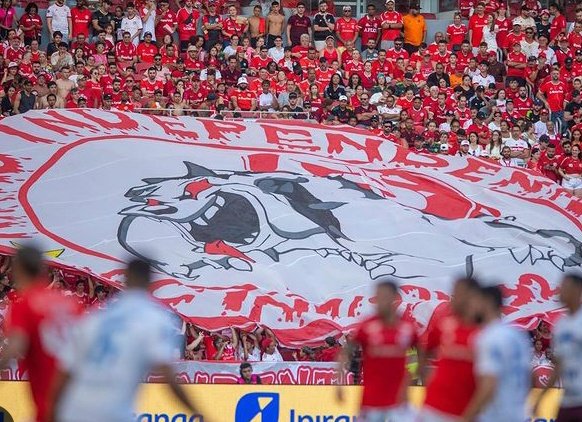 InterTimeLine's tweet photo. 🔜 Camisa 12 e Nação Independente, abriram uma petição pedindo a retirada das cadeiras do setor inferior norte, localizado no portão 3 do estádio Beira-Rio. 🚨 

https://t.co/Tsrpe2BbWP https://t.co/a9La5G8HP5